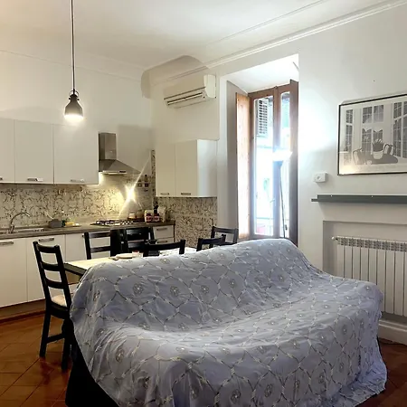 Apartmán Bilocale Zona Piramide