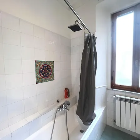 Bilocale Zona Piramide Διαμέρισμα